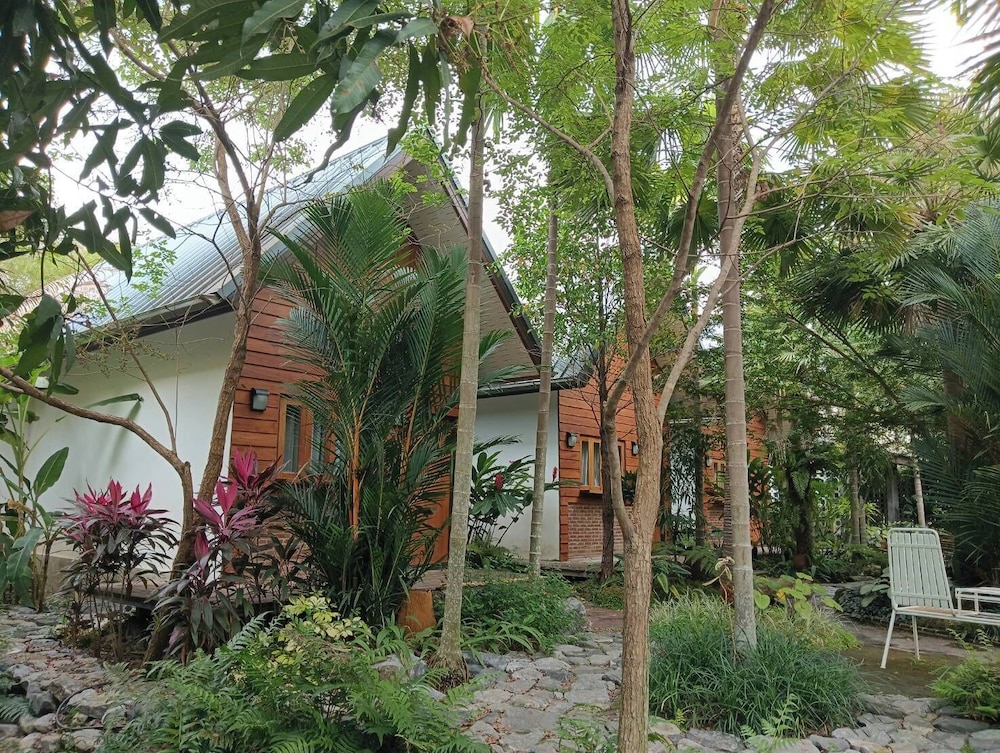Comfort Bungalow, Lanai, Garden View