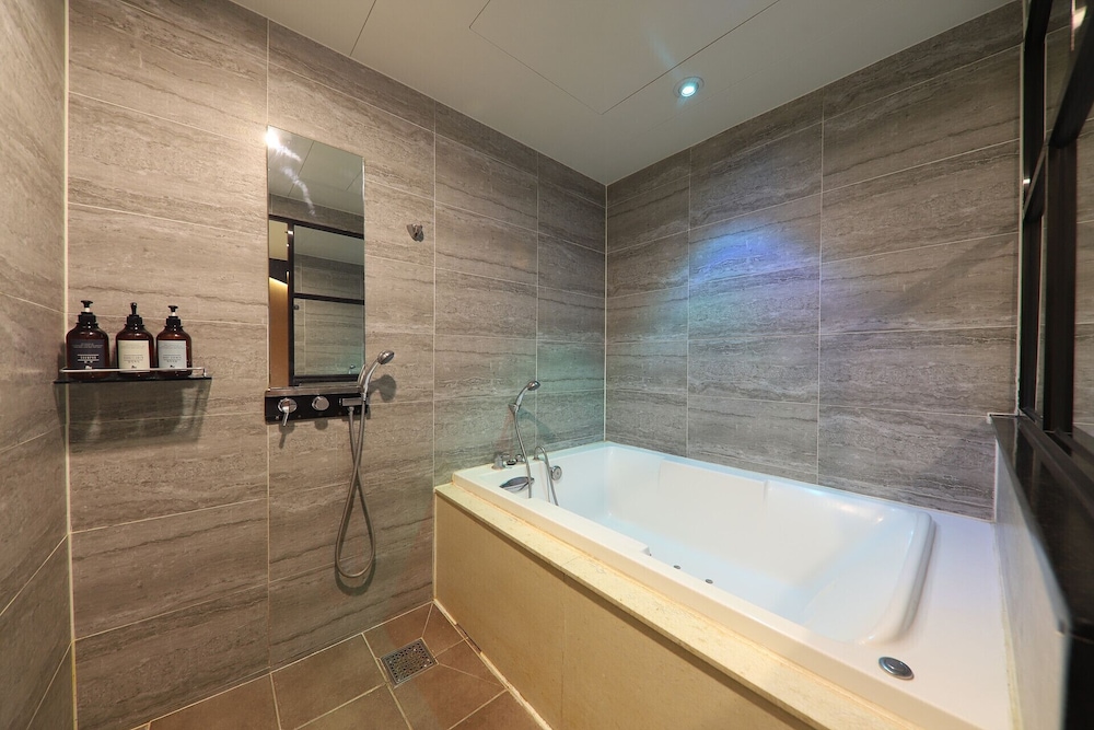 Deluxe Double Room, City View photo 2