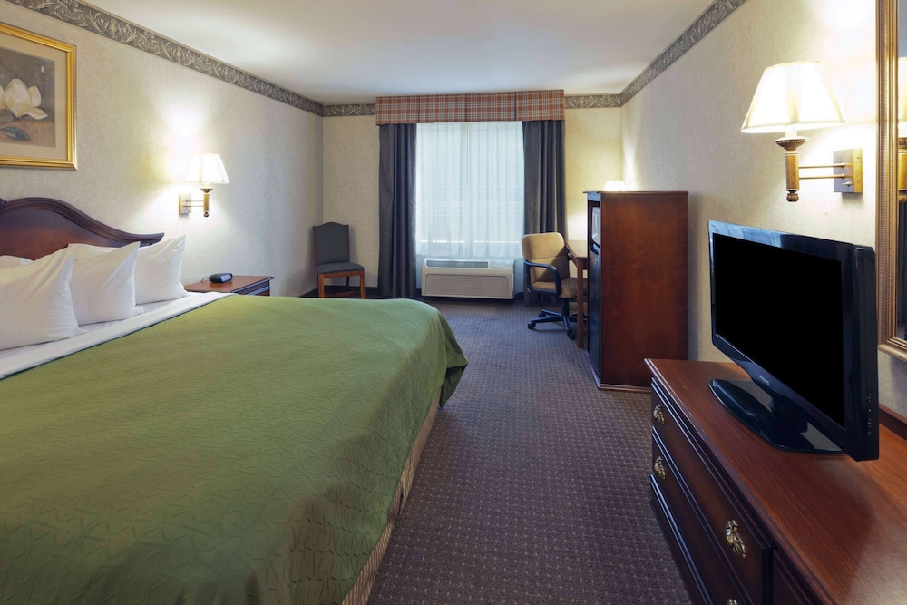 Suite, 1 King Bed with Sofa bed, Non Smoking, Kitchenette - Photo 1