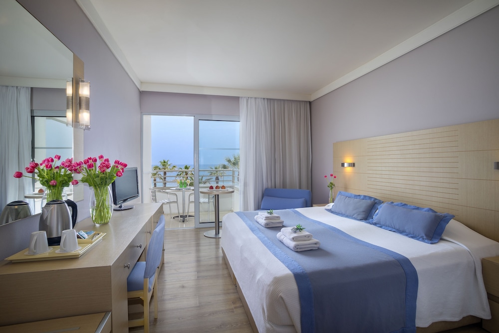 Double or Twin Room, Sea View - Photo 8