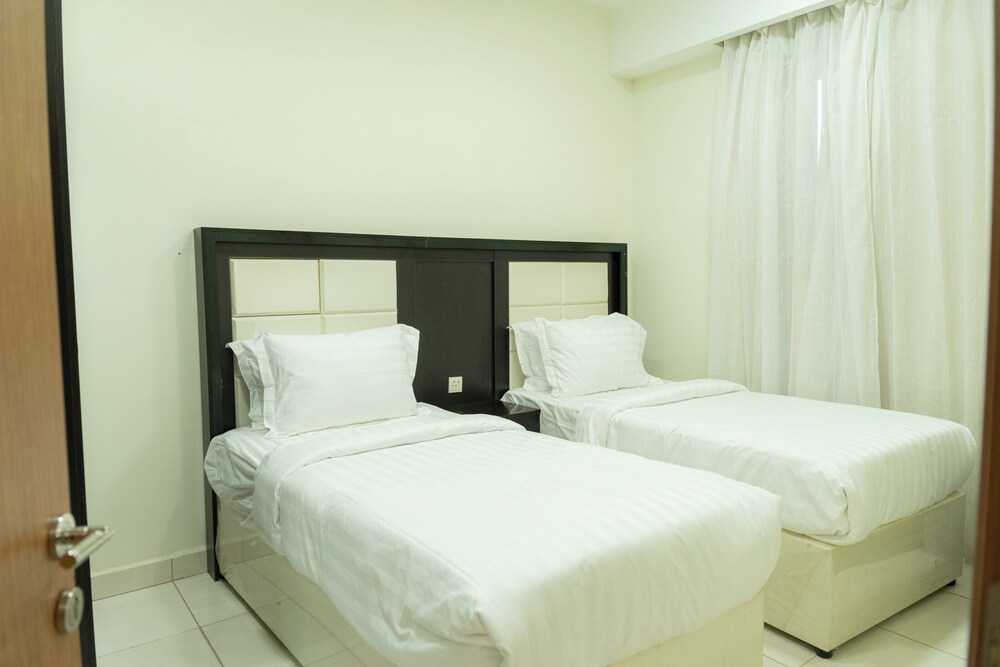 Basic Apartment, City View