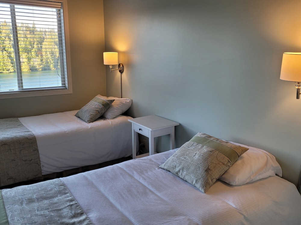 Main Level (4 bedrooms with 2 full baths) photo 2