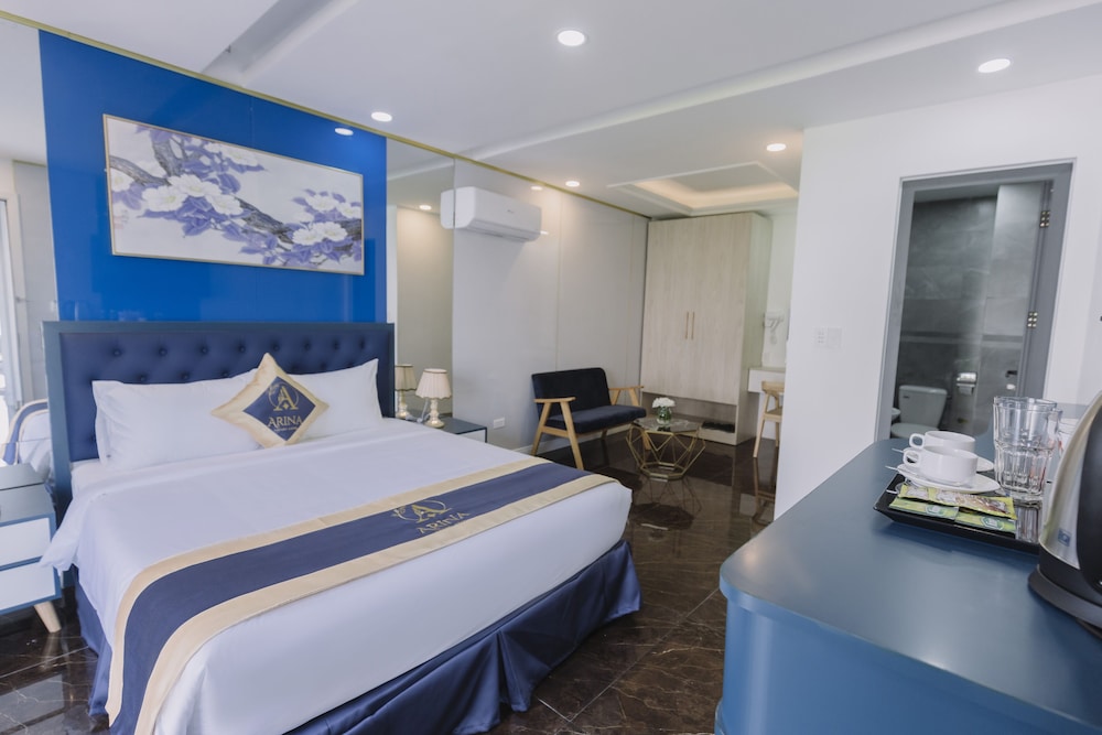 Deluxe Room, 1 Queen Bed, Balcony, City View photo 3