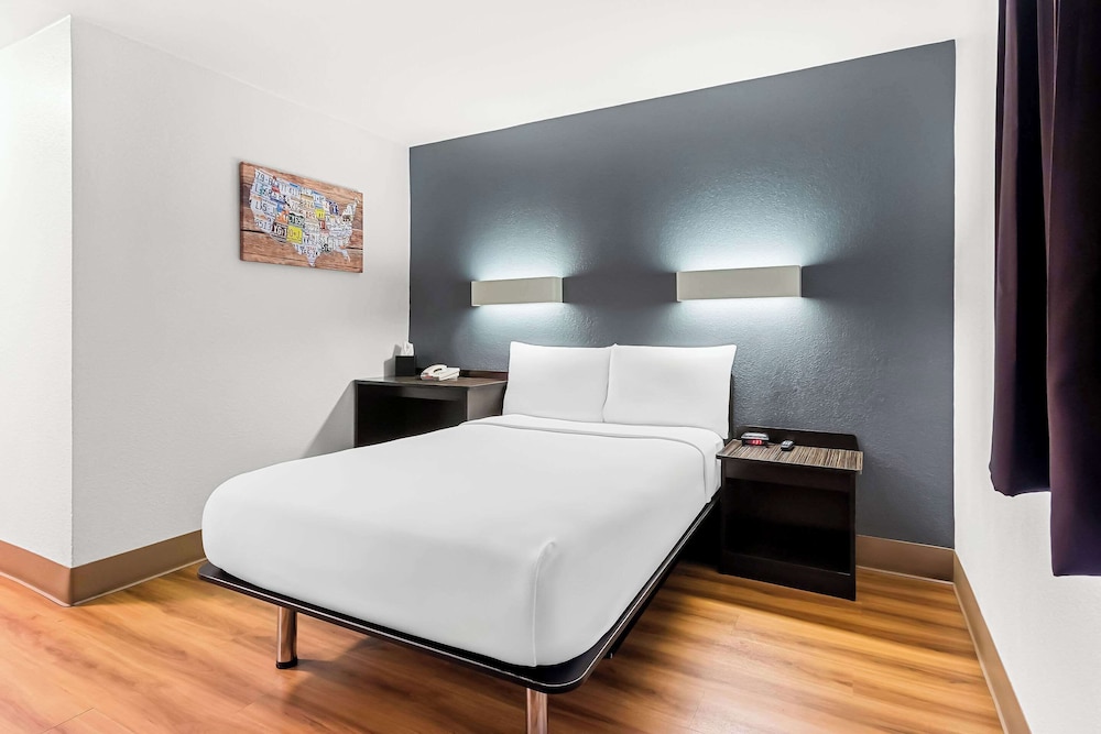 Standard Room, 1 Double Bed, Accessible, Non Smoking photo 2