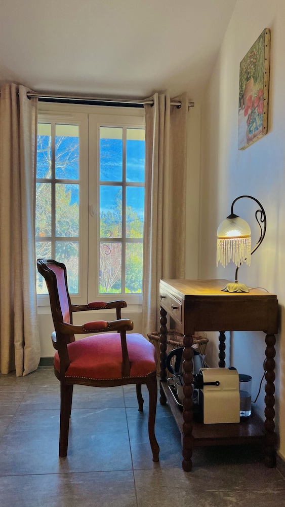 Signature Room, 1 King Bed photo 3