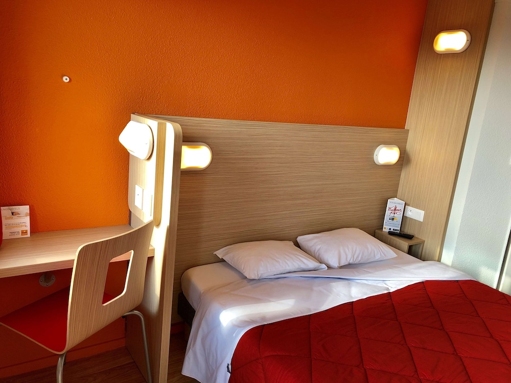 Standard Room, Multiple Beds (1 Double and 1 Single bed) - Photo 7