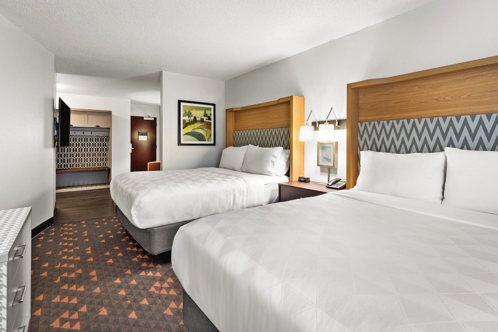 Suite, Multiple Beds - Photo 4