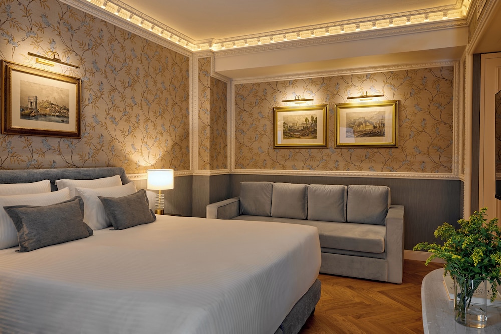 Deluxe Twin with Sofa bed and City View