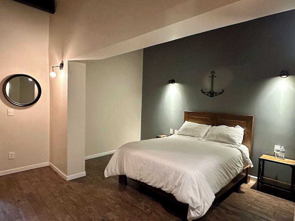 Elite Room, 1 Queen Bed photo 1