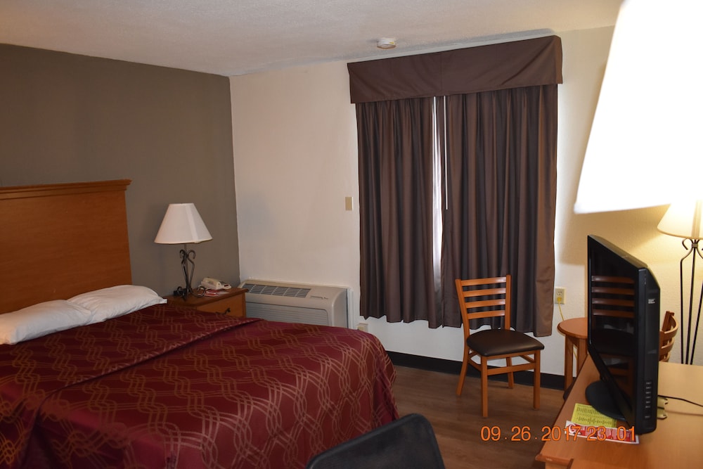Economy Single Room, 1 Queen Bed photo 1