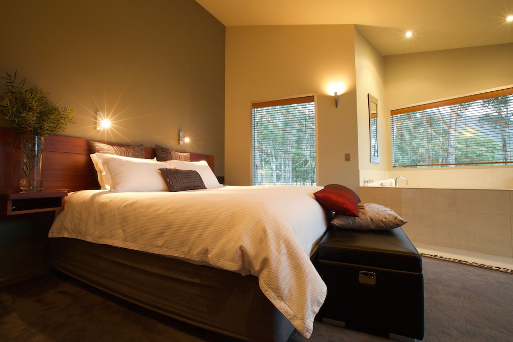Luxury Chalet, 1 King Bed, Mountain View photo 1