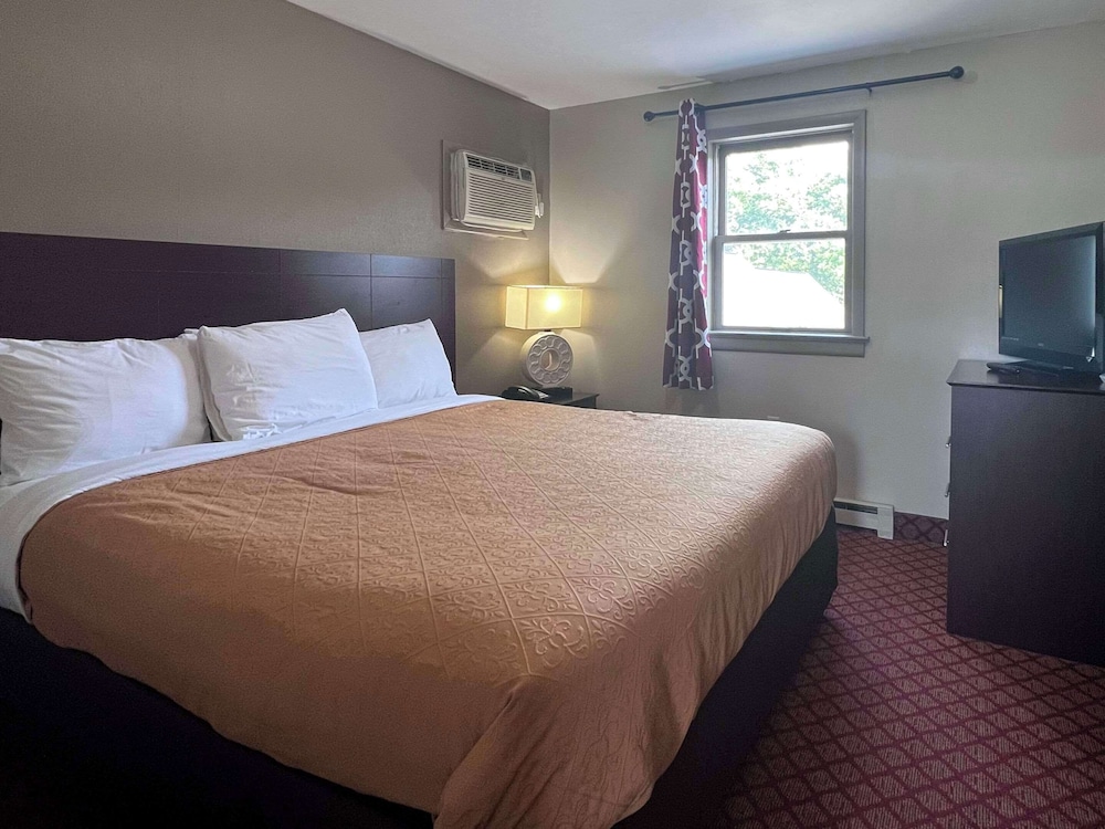 One King Bed, Two Double Beds, Two Bedroom Suites, Non-Smoking, photo 6