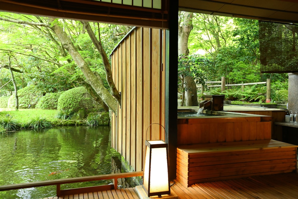 (Main Bldg.) Japanese Western Style Standard Room with Private Open-Air Bath (Non-Smoking) - Photo 6