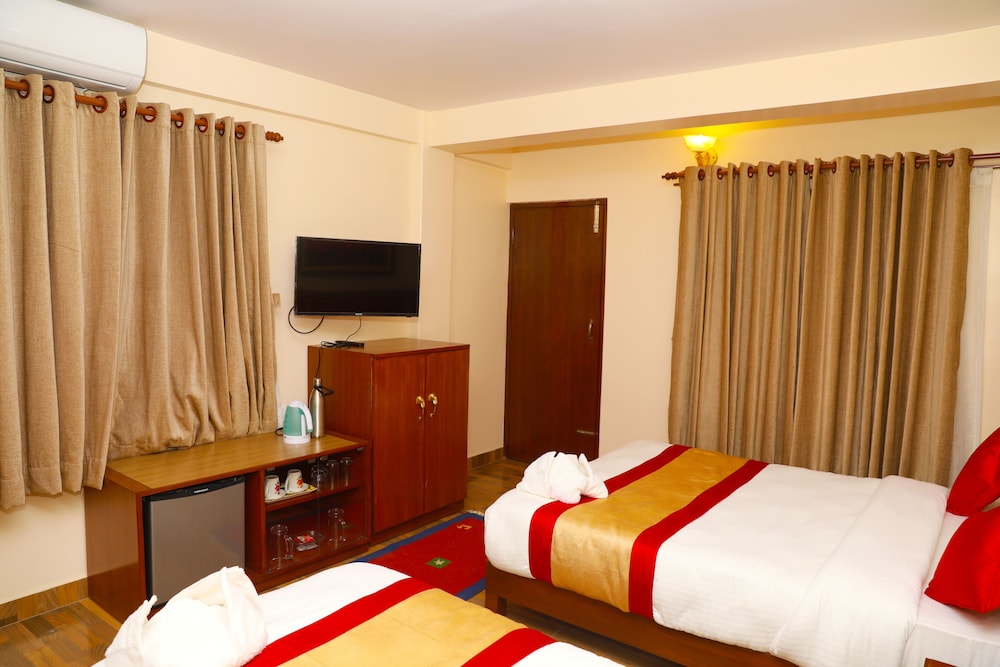 Family Double or Twin Room, 2 Bedrooms, Courtyard View, Garden Area photo 1