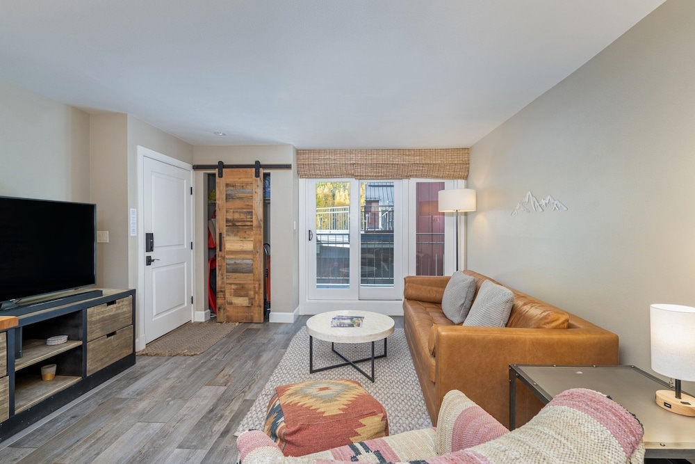 Condo, 2 Bedrooms