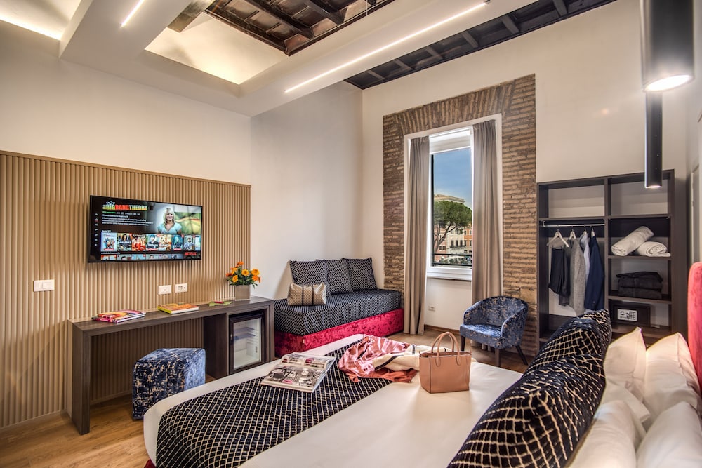 Superior Triple Room, City View photo 2
