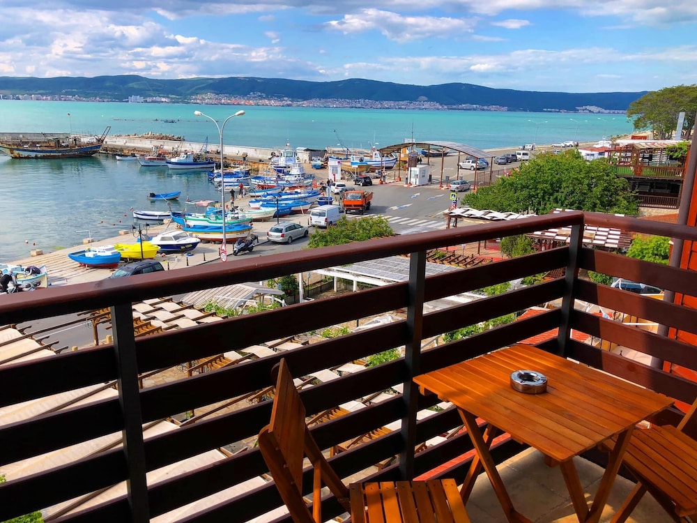 Classic Triple Room, Balcony, Sea View photo 2