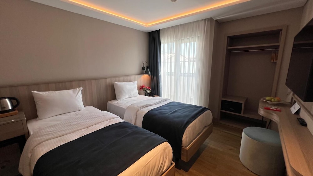 Superior Twin Room, Balcony photo 2