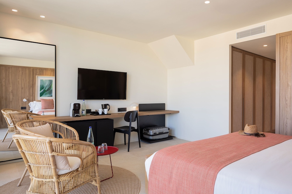 Suite ático con terraza y piscina Triple
