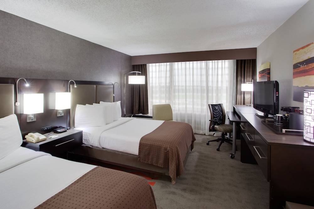 Standard Room, 2 Double Beds, Pool View - Photo 7