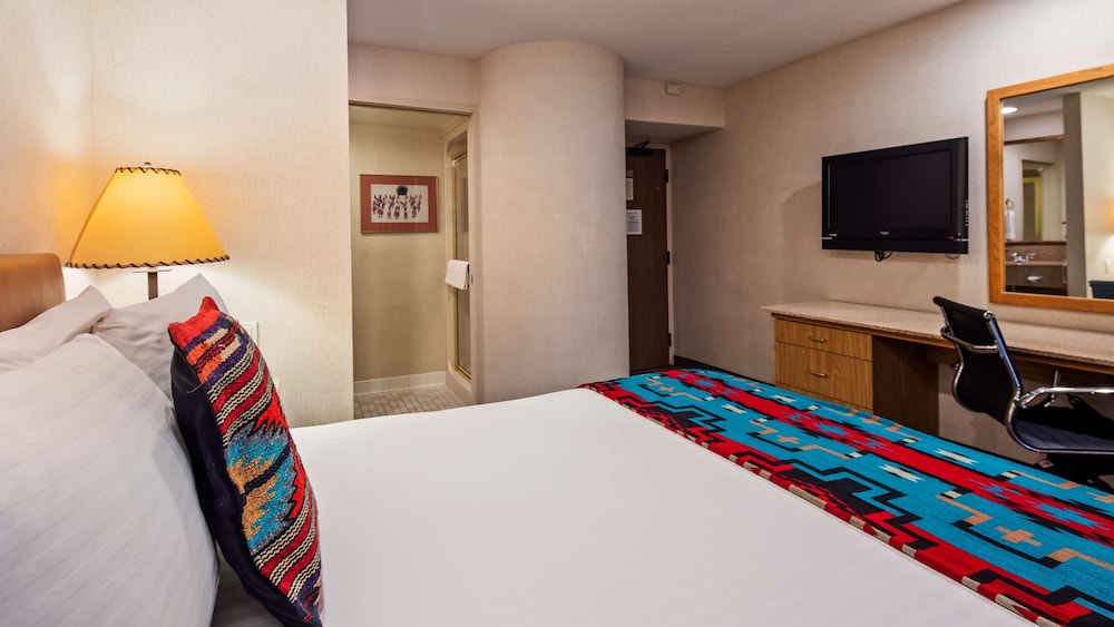 Standard Room, 1 Queen Bed, Non Smoking, Refrigerator & Microwave (Pet Friendly) - Photo 2