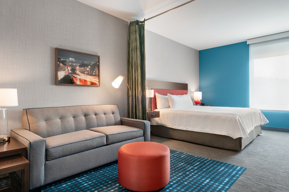 Deluxe Studio, 1 King Bed, Accessible (Hearing) - Photo 2