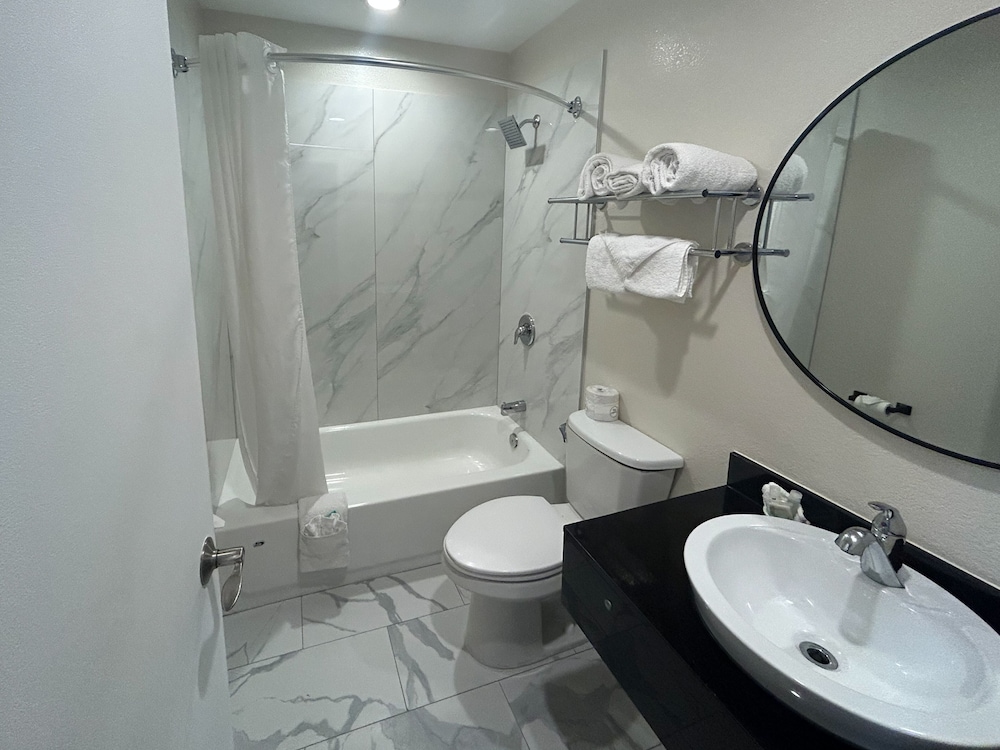 Standard Room, 2 Double Beds, Non Smoking, Kitchenette - Photo 10