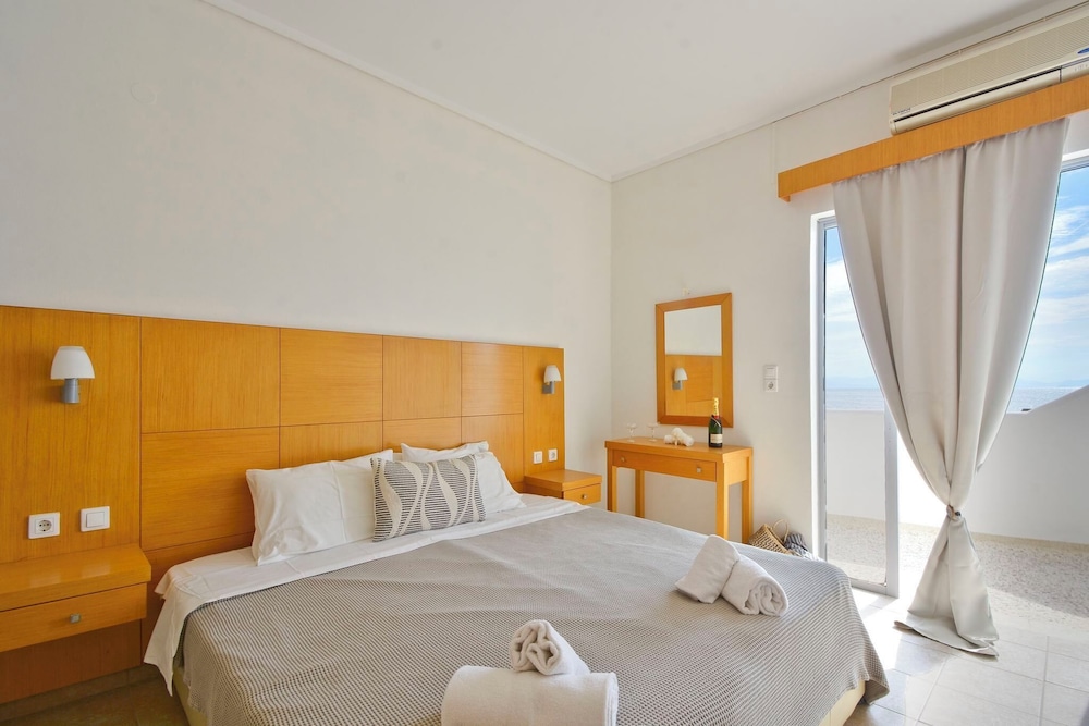 Superior Apartment, Balcony, Partial Sea View