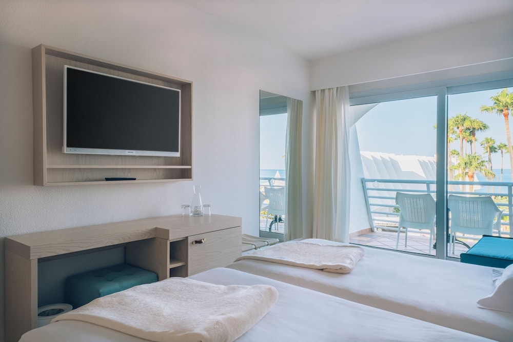 Double Room, Sea View (Priority Location) - Photo 3