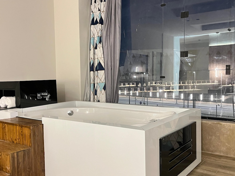 Junior Suite - Photo 11