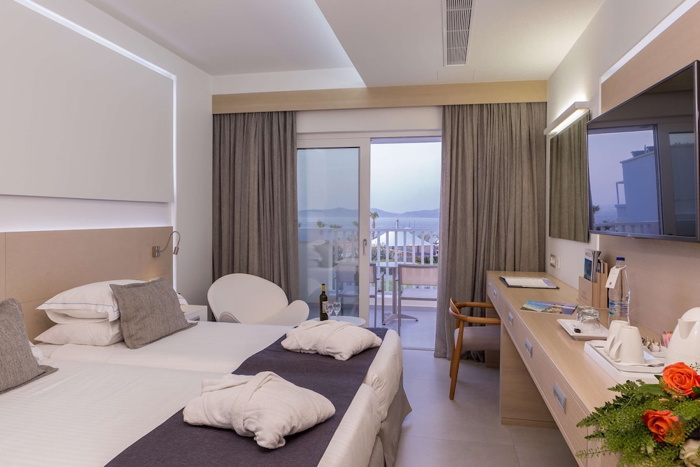 Deluxe Twin Room, Sea View photo 3