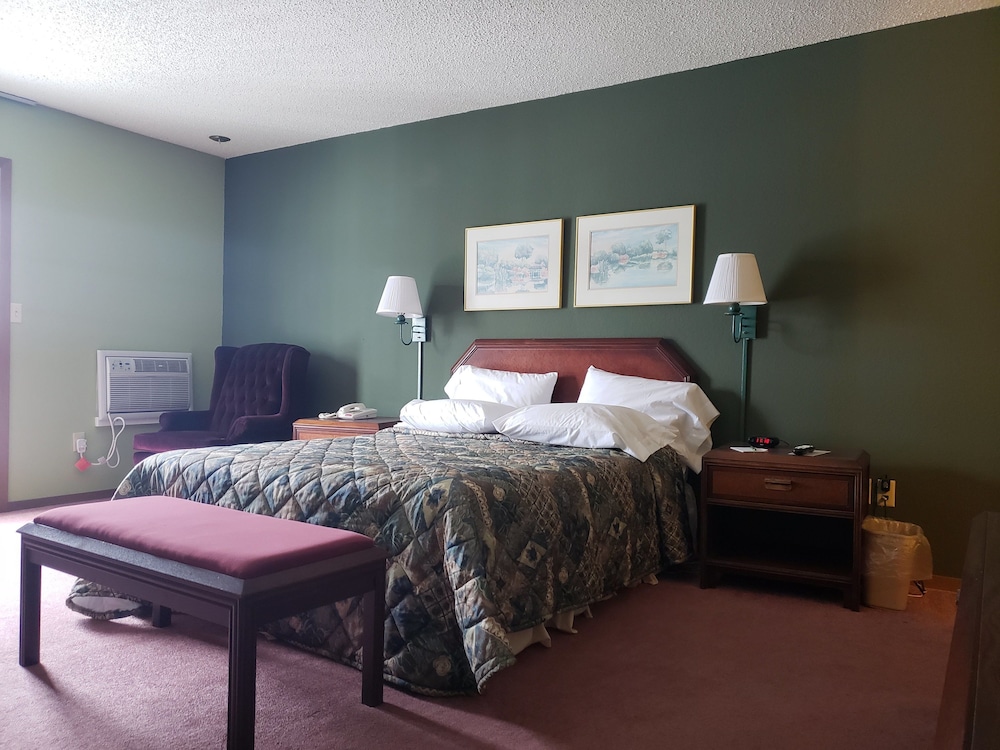 Deluxe Suite, 1 Queen Bed, Jetted Tub