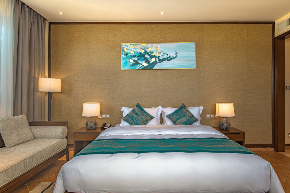 Superior Room, 1 King Bed, Non Smoking, Hill View