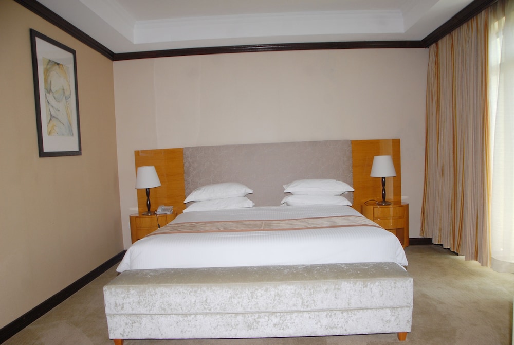 Presidential Suite, Club Lounge Access, Pool View