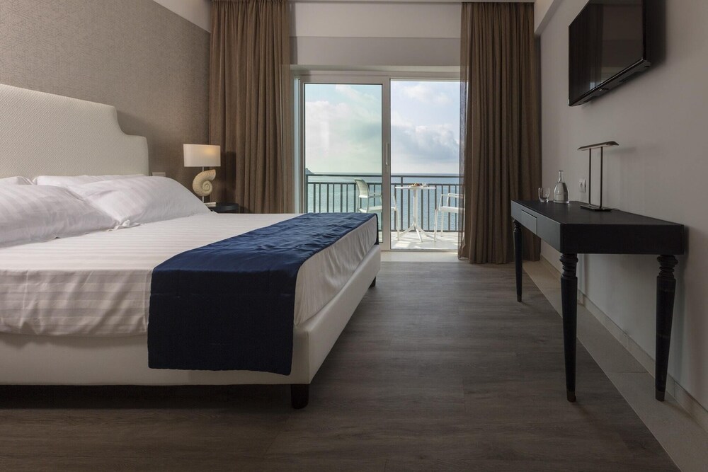 Deluxe Double or Twin Room, Sea View - Photo 1