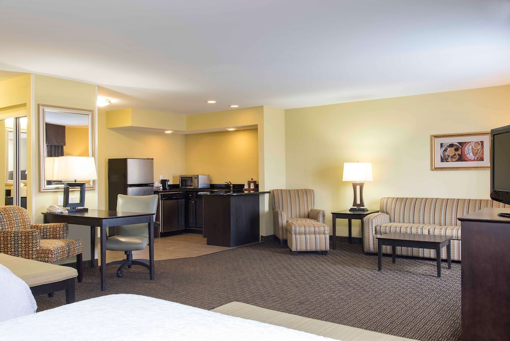 Suite, Two Queen Beds, Non-Smoking photo 3