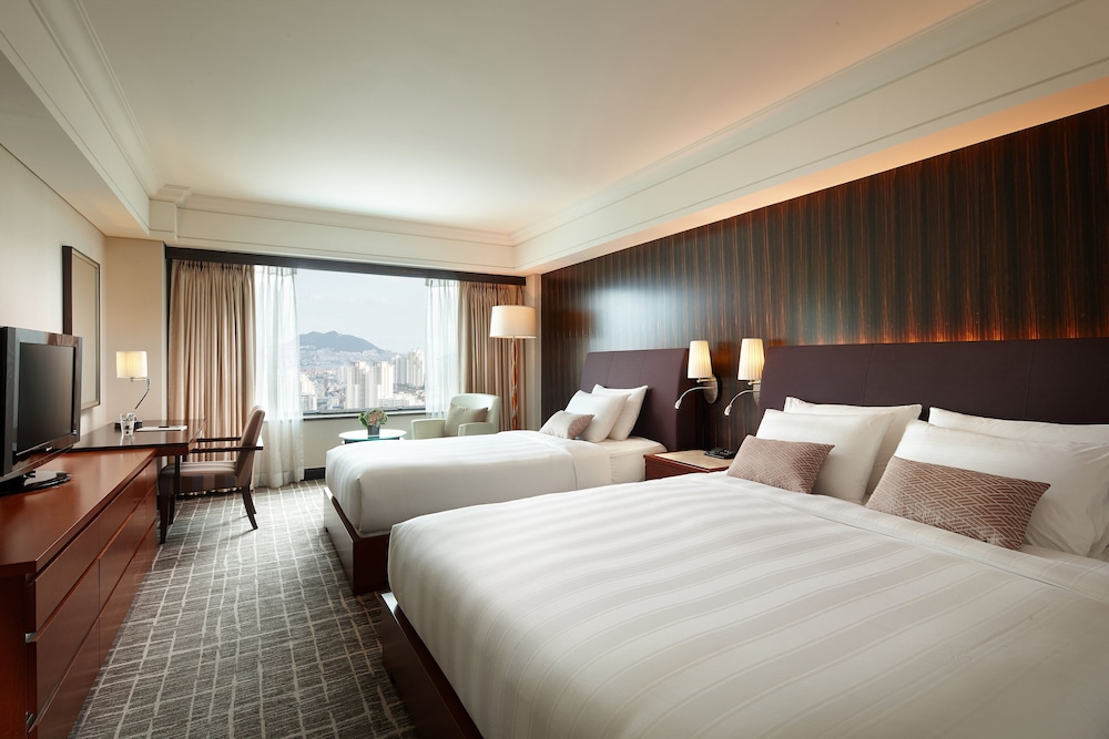 Junior Suite Family Twin (Fitness, Sauna, Swimming Pool Access For 2)