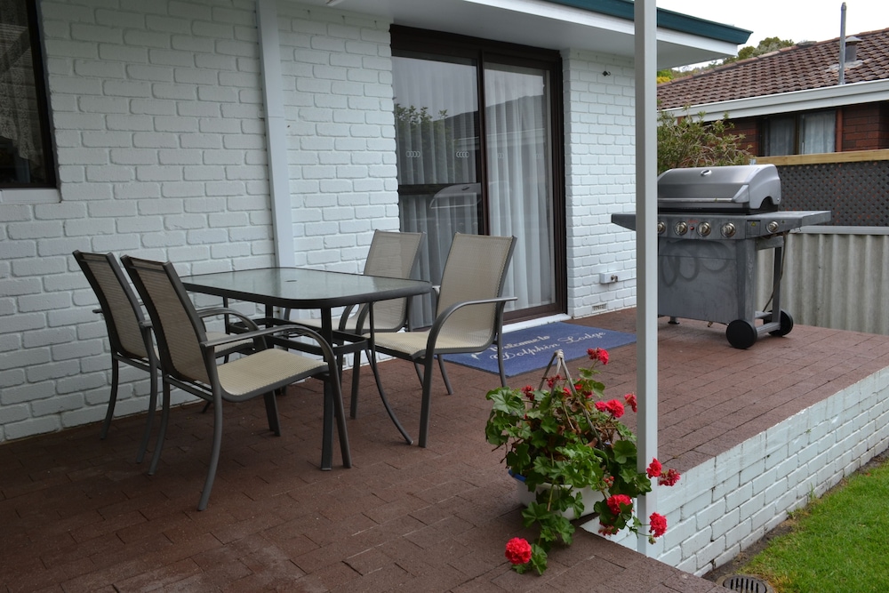 Four-Bedroom House - Photo 2