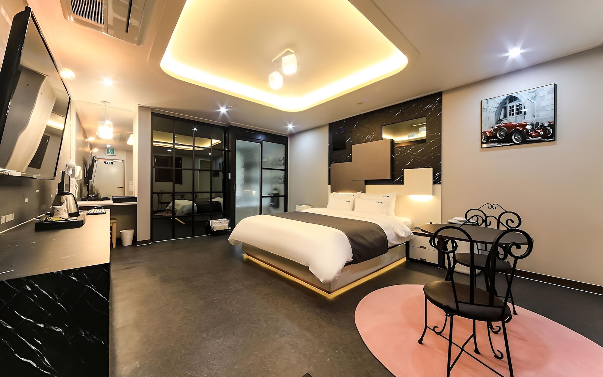 Room (Premium - Large bathtub (massage chai) - Photo 1