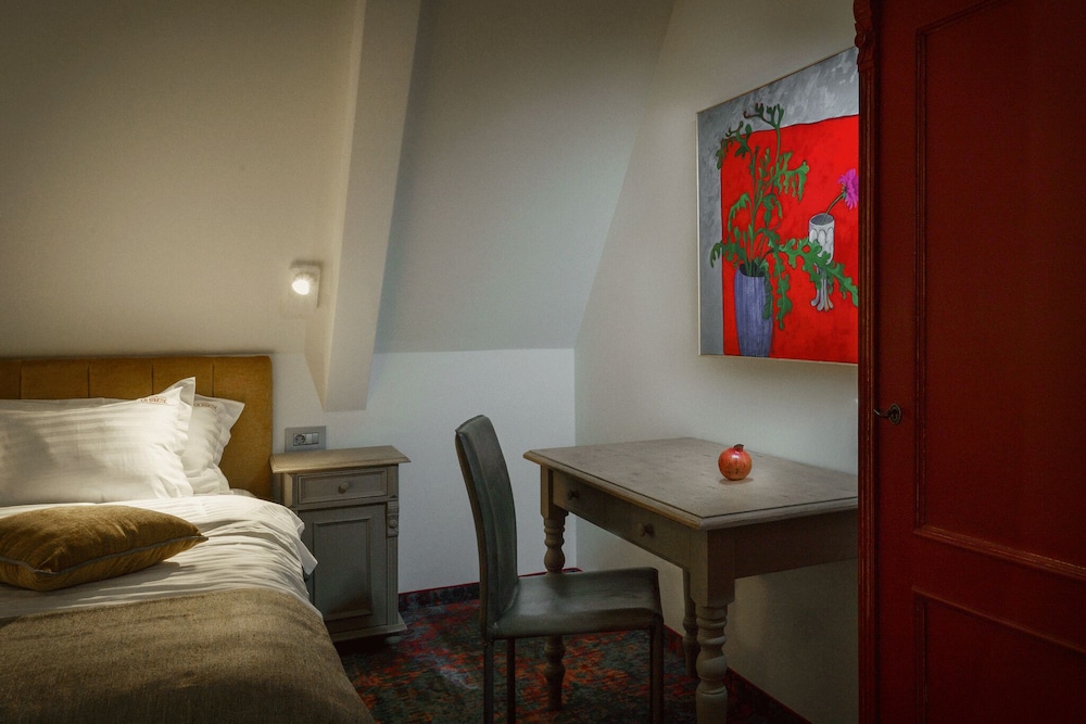 Classic Apartment - Photo 3