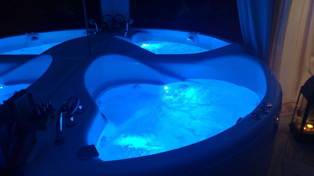 Romantic Double Room, Hot Tub - Photo 10