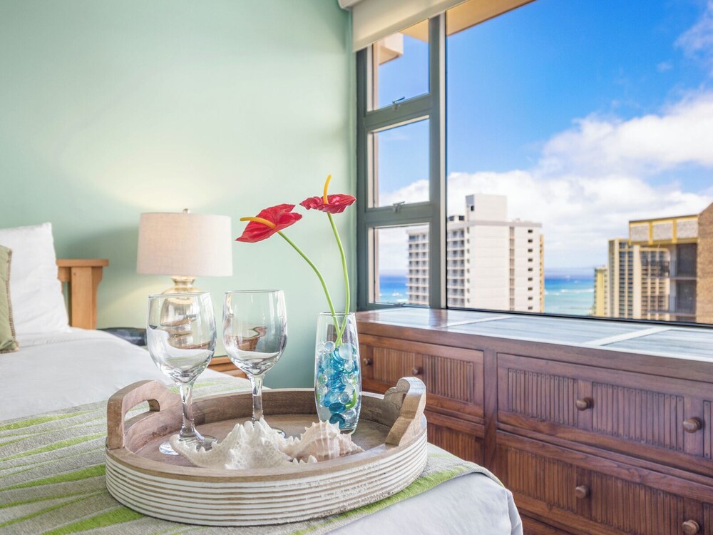 Premium Remodeled Condo with Ocean View and Parking: Premium Condo, 1 Bedroom, Air conditioning, Ocean View (0114) photo