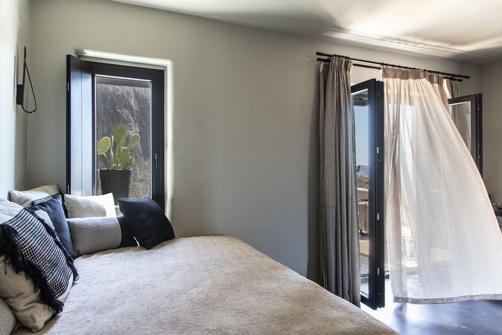 Secret Suite with Infinity Hot tub - Photo 14