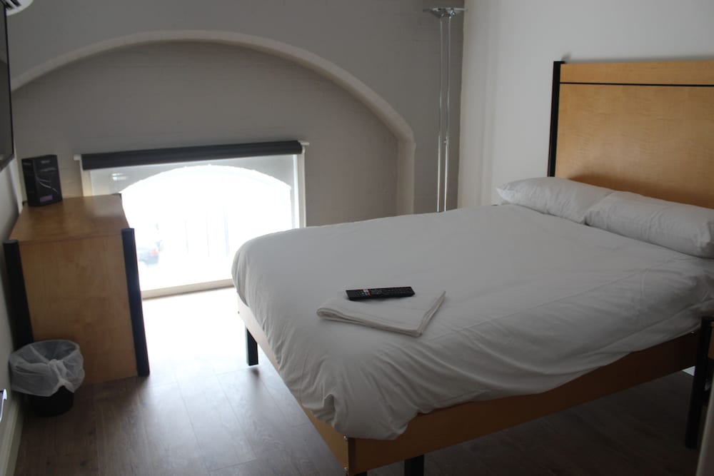 Superior Apartment thumbnail 5
