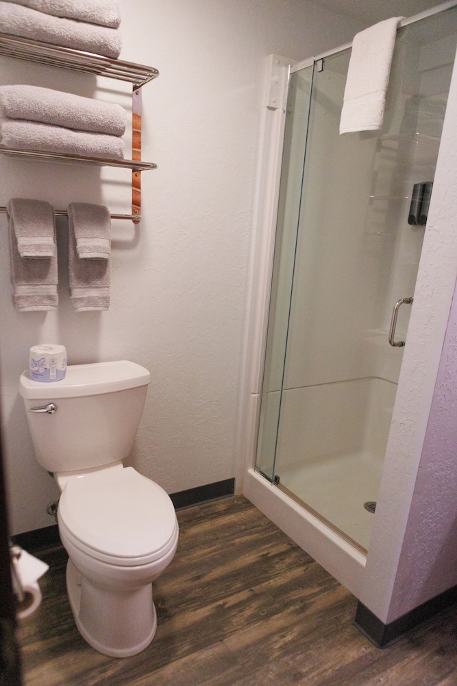 Traditional Room, 2 Queen Beds, Non Smoking, Mountain View photo 2