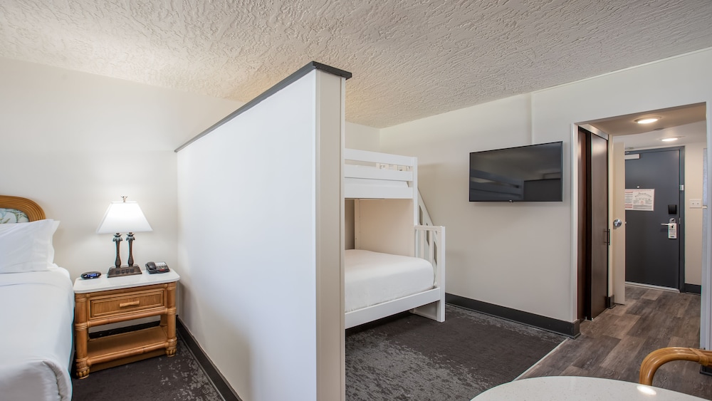 Standard Room, Multiple Beds, Oceanfront - Photo 5