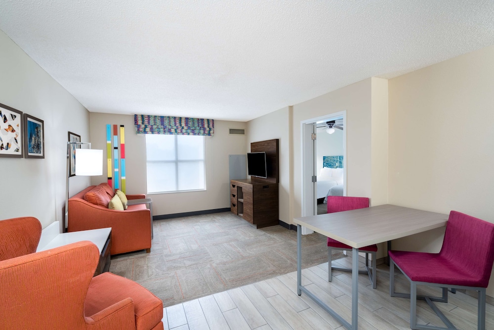 King, Suite, 1 King Bed, Non Smoking, Kitchen - Photo 6