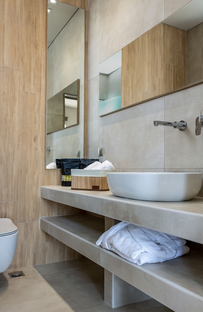 Superior Suite, Sea View - Photo 9