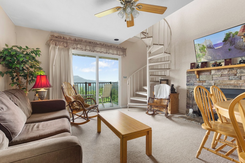 Condo, Multiple Beds, Hot Tub, Mountain View (#D301 - No Pets)