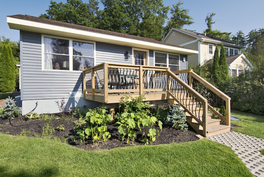 Backyard Cottage photo 3